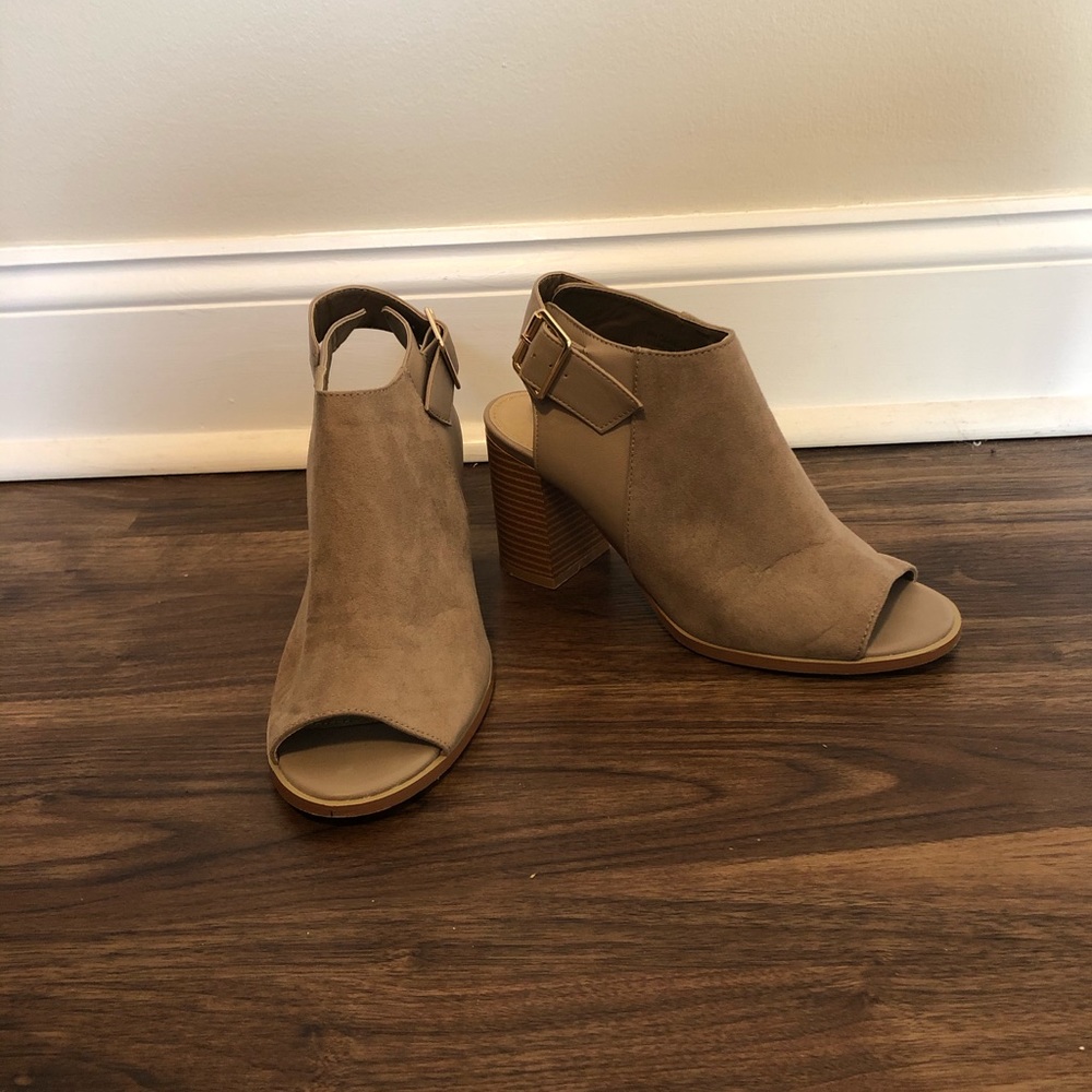 Atmosphere open toe and back heels